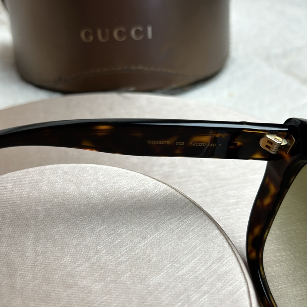 Gucci Sunglasses with Case. #20 - Picture 8 of 12